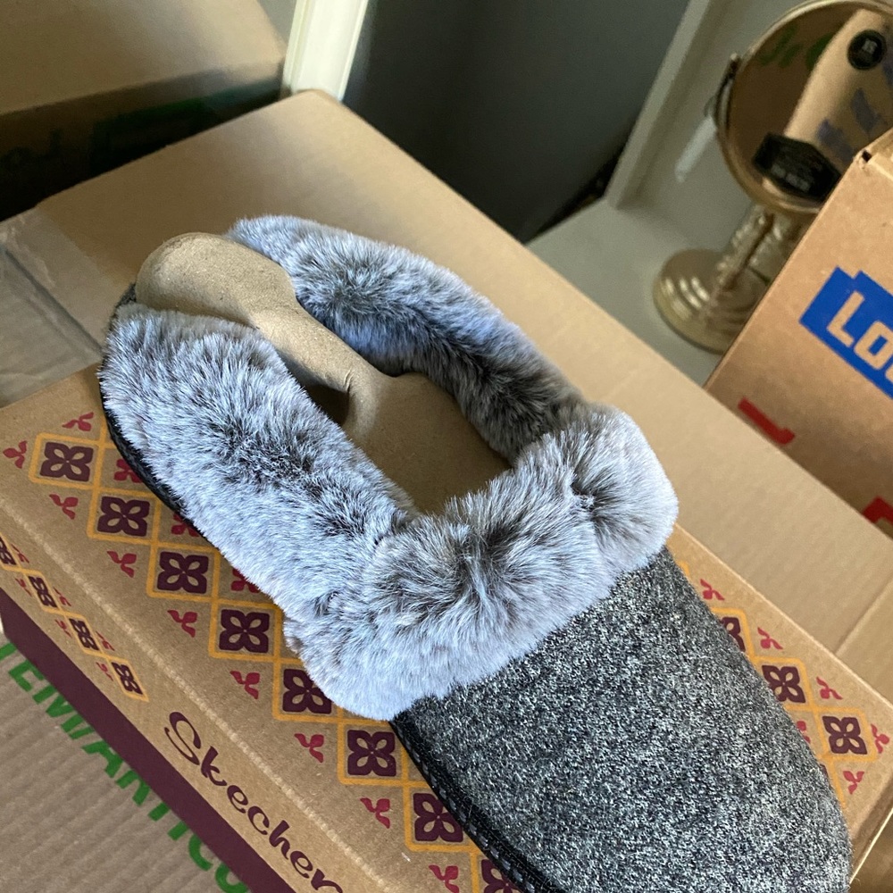 sketchers slippers brand new